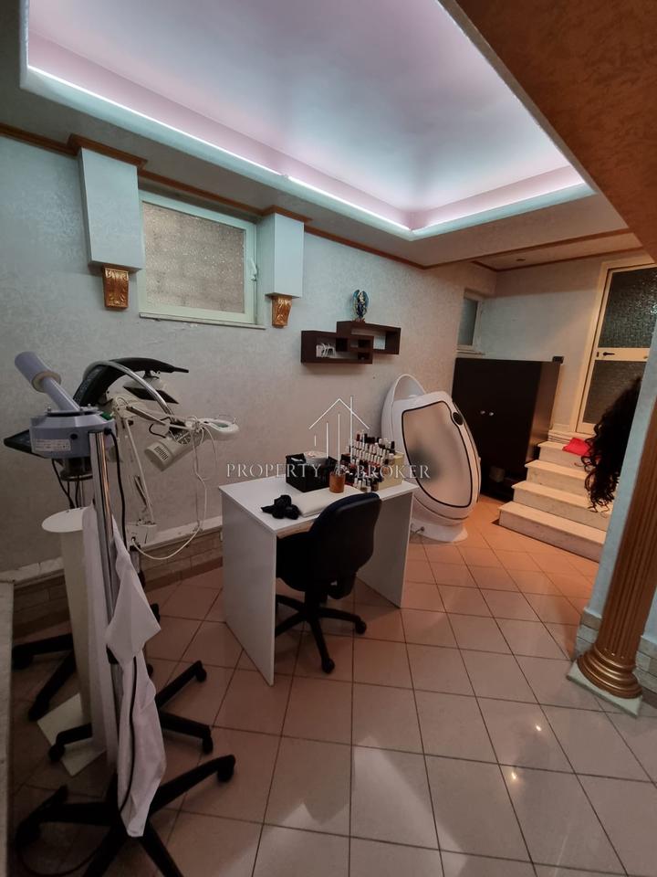 Jepet me qera Ambjent Biznesi Rruga Mine Peza!